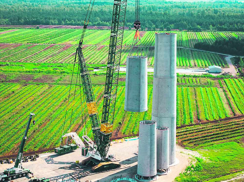 Vēja turbīnu montāžai izmanto "Liebherr LR 1800-1.0" – jaudīgu kāpurķēžu celtni ar 800 tonnu celtspēju, kas īpaši paredzēts vēja turbīnu uzstādīšanai un citiem smagās rūpniecības objektiem. Tas ir viens no jaudīgākajiem celtņiem savā klasē pasaulē.
