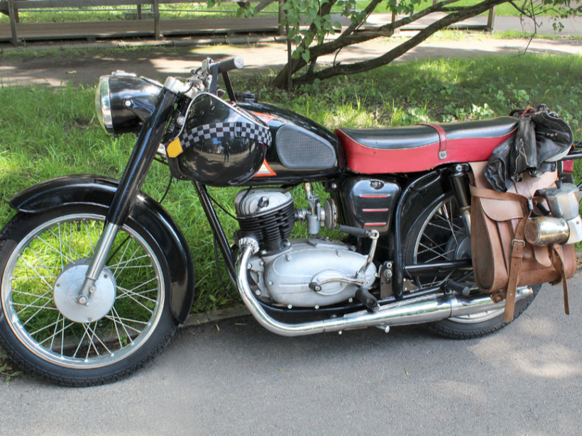 Renāra motocikls “Pannonia T 5”.