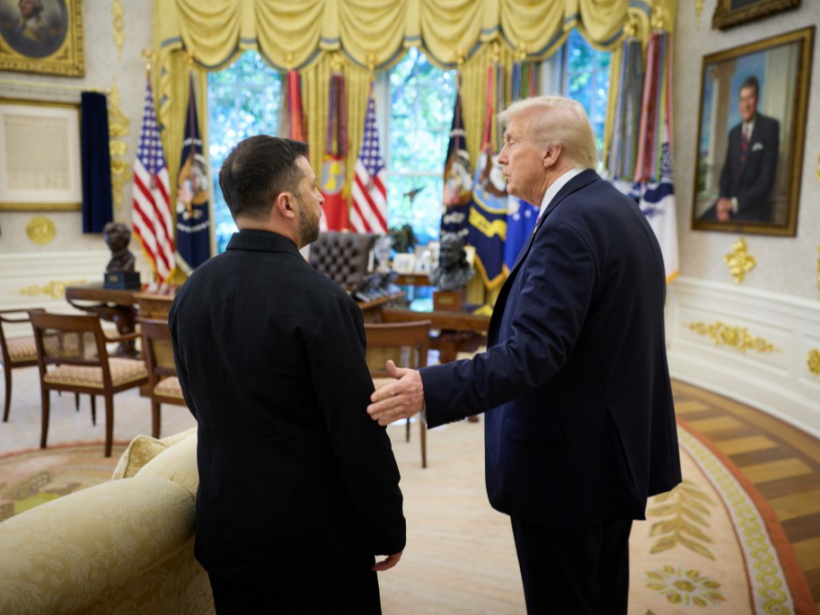 Ukrainas prezidents Volodimirs Zelenskis un ASV prezidents Donalds Tramps tikšanās laikā 17. oktobrī.
