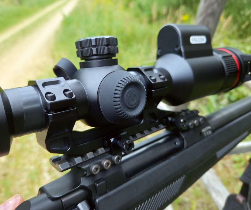 Ieslēgšanas un izslēgšanas pogu ne ar ko nevar sajaukt.