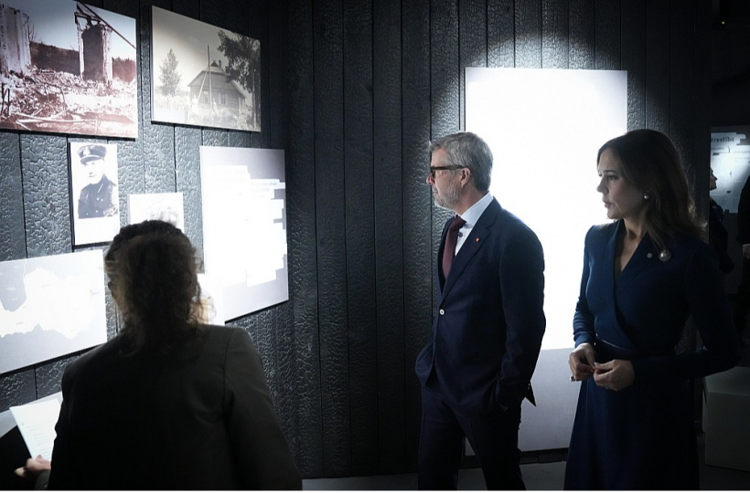 Dānijas karalis Frederiks X un Dānijas karaliene Mērija vizītē Latvijas Okupācijas muzejā.