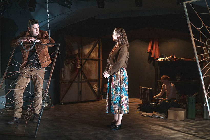 Sanita Paula juristes Ritas Aksenokas lomā un Mārcis Maņjakovs – Aleksandrs Volkevičs.