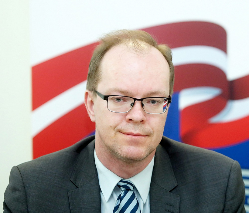 Ritvars Eglājs: "Ja šo sistēmu ieviestu Latvijā, gan jau arī mēs tiktu galā, taču vismaz sākumā tā būtu sarežģītāka, nesaprotamāka, vārīgāka pret nomelnošanām un vēlēšanu rezultātu apstrīdēšanām, to vairāk varētu izmantot vēlēšanu reputācijas graušanai."