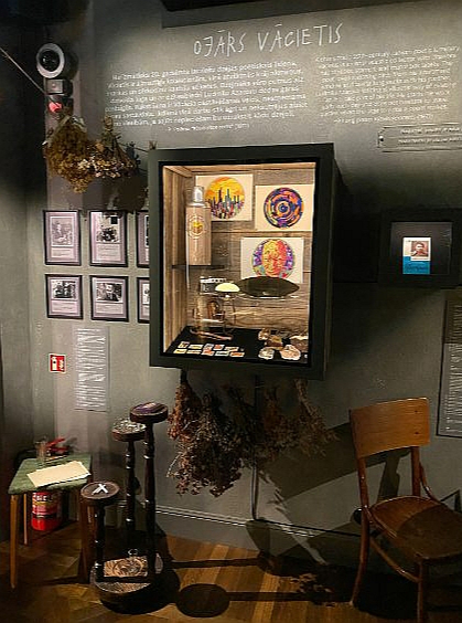 Fragments no Latvijas Nacionālā rakstniecības un mūzikas muzeja jaunās ekspozīcijas "Prokrastinācija & Radīšana".