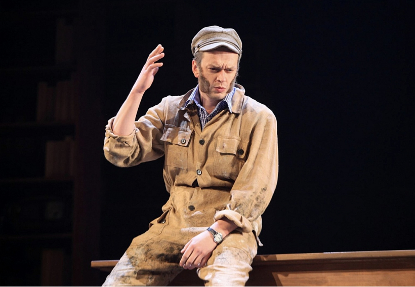 Skats no izrādes "Svina garša" Latvijas Nacionālajā teātrī.