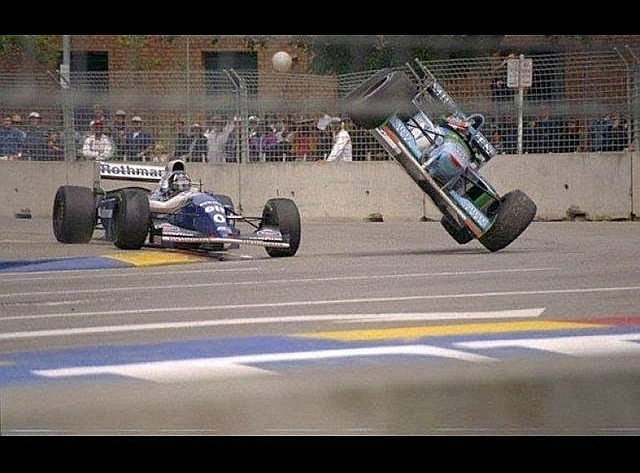 Mihaēla Šūmahera vadītā "Benetton" formula lido pa gaisu pēc sadursmes ar Deimona Hila "Williams" spēkratu. Šī ir viena no pretrunīgākajām sadursmēm F-1 vēsturē, jo joprojām nav atbildēts jautājums, vai Šūmahers speciāli to izraisīja, lai kļūtu par čempionu.