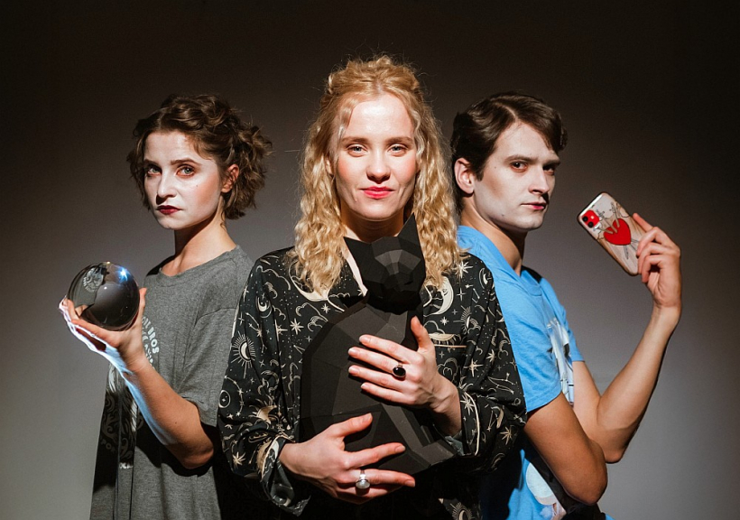 "Dirty Deal Teatro" jaunajā izrādē "Raganas" centrā būs galvenās varones Almas klejojumi mūsdienu raganības pasaulē.