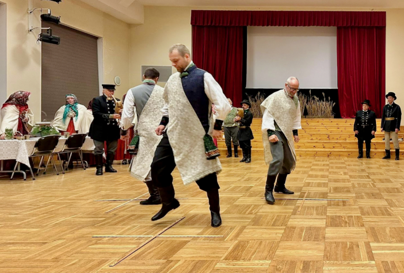 Suiti lec Skalu danci.