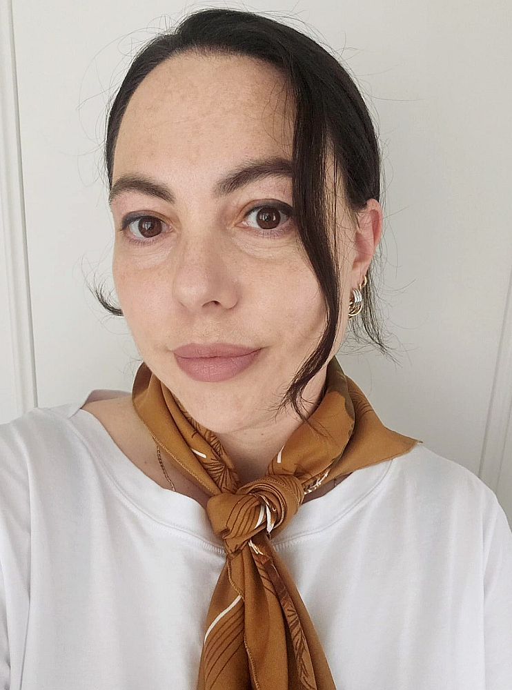 "Daudzi pusaudži bieži runā angliski, jo tas viņiem šķiet stilīgi. Gribam, lai viņi tā arī vēlētos runāt latviski," teic Rīgas 13. vidusskolas direktore Inna Burova.