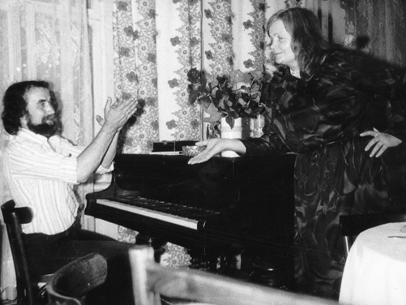 Austra Pumpure kopā ar komponistu Imantu Kalniņu, no kura dziesmām tapa viņas pirmā koncertprogramma.