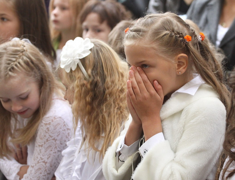 Latvijas vispārizglītojošajās skolās, kurās mācību valoda bija gan krievu, gan latviešu valoda, 2024./2025. gadā mācījās 56 tūkstoši bērnu, no tiem latviešu valodā mācījās 45 tūkstoši, krievu valodā – 11 tūkstoši bērnu.