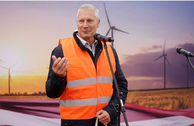 Tukuma novada domes priekšsēdētājs Gundars Važa "Pienava Wind" būvniecības pamatakmens ielikšanas ceremonijā: "Šis brīdis apliecina visu iesaistīto pušu – attīstītāju, pašvaldības un sabiedrības – spēju rast līdzsvaru starp ekonomiskajām interesēm, vides aizsardzību un vietējās kopienas vajadzībām."