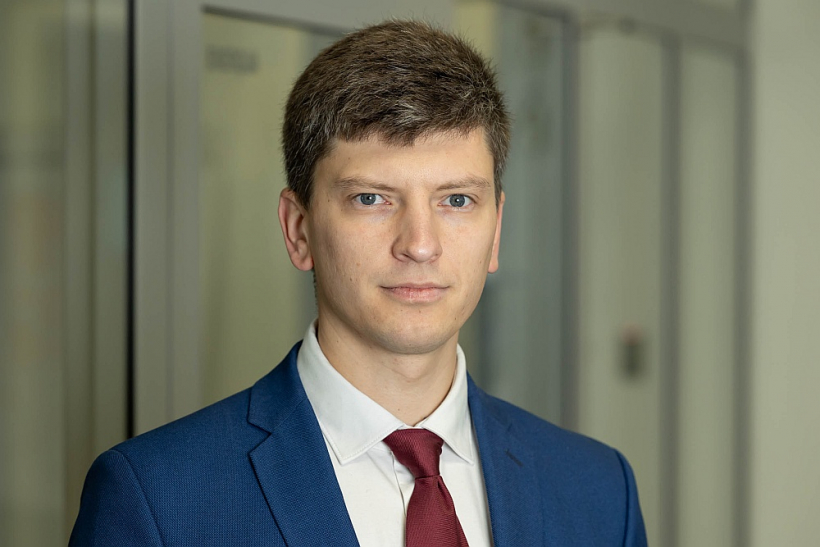 ""Latvenergo" rīcībā jau ir termo un hidro elektrostacijas, tagad veidojam saules un vēja enerģijas iegūšanas parkus. Tie ir nopietni resursi, kas viens otru līdzsvaro, vajadzīgā brīdī papildina, piesedz vai aizvieto," stāsta Edgars Groza, AS "Latvenergo" vēja parku attīstības vadītājs.