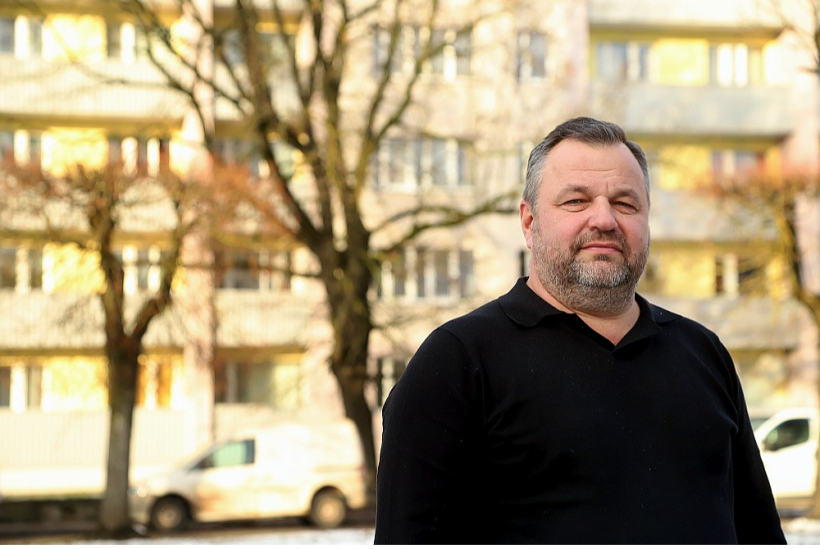 Būvniecības konsultāciju un būvuzraudzības uzņēmuma "AB ideja" vadošais speciālists Mārtiņš Iesalnieks: "Ēkas atjaunošana ar paneļiem notiek ātrāk un vienlaikus ar mazāku risku būvniekam kļūdīties būvlaukumā."