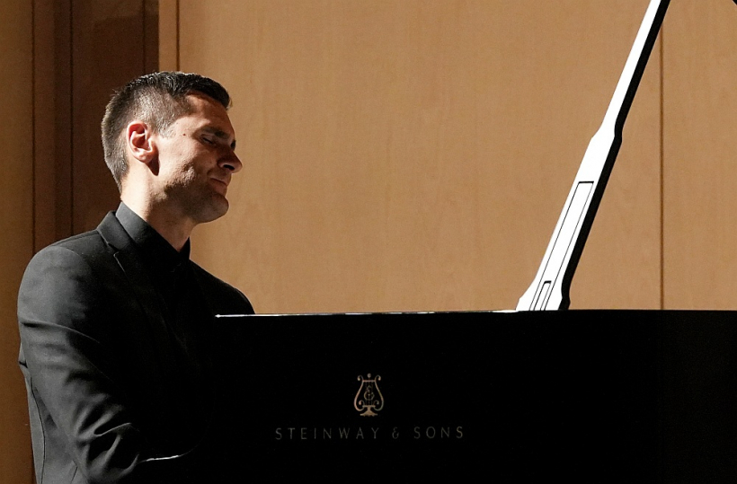 Pianists Vestards Šimkus.