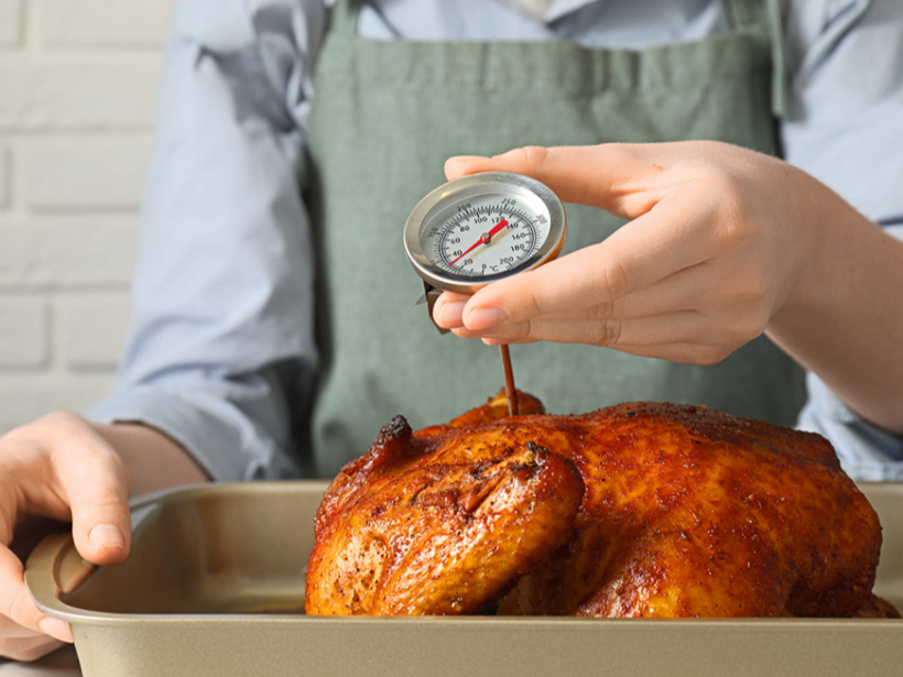 Cepeša termometrs ir viens no drošākajiem rīkiem, lai gaļu pagatavotu sulīgu, tā viducī nepaliktu neizcepusies