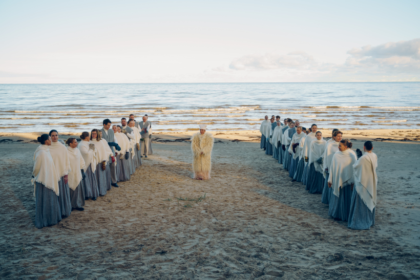 Dziesmas publicitātes foto. Laima Vaikule un koris ANIMA.