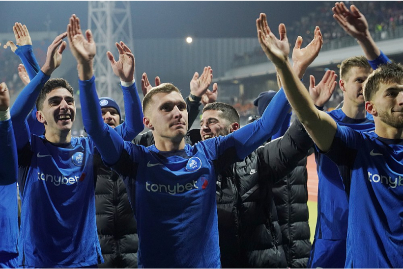 "RFS" futbolisti priecājas par uzvaru pār Amsterdamas "Ajax".