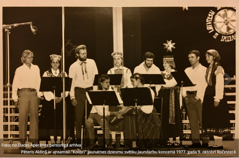 Ansamblis "Kolibri" 2. Latviešu jaunatnes dziesmu svētkos 1977. gada 9. oktobrī, Ročesterā, Ņujorkā. Fotogrāfe: Aina Balgalvis (no Daces Aperānes personīgā arhīva)