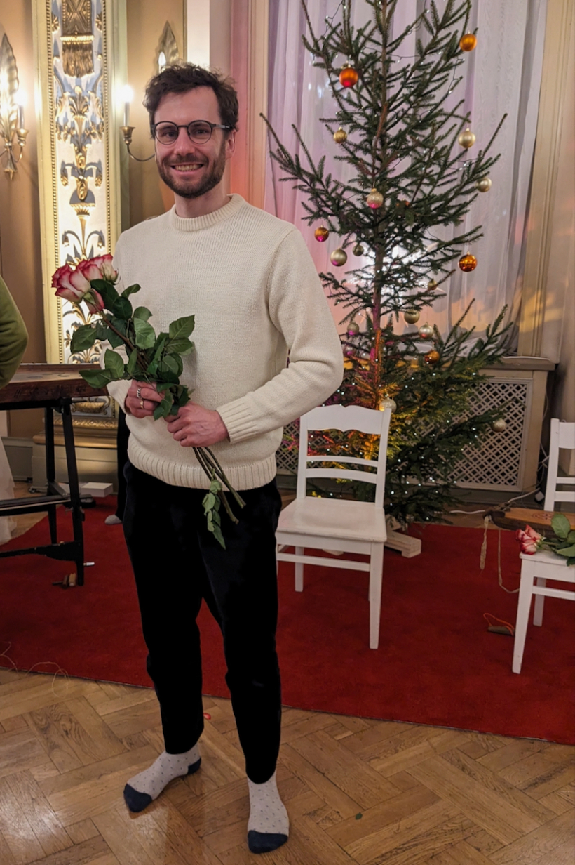 Gaismu mākslinieks Pēteris Ponnis.