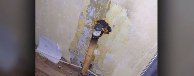 Aizmetinātais stāvvads.