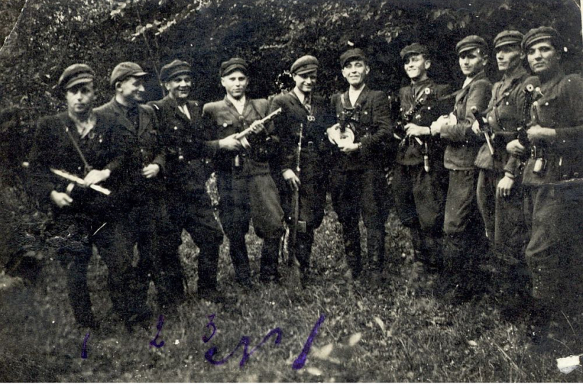 Ukrainas Sacelšanās armijas kaujinieku grupa.
