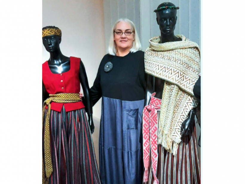 Inga Aleksandrova savas personālizstādes atklāšanā: “Rokdarbi ir bijuši līdzās visu mūžu – tie man nozīmē brīvību radīt... Īpaši tuva tagad ir mozaīktamborēšana, jo piešķir tamborēšanai jaunu elpu".