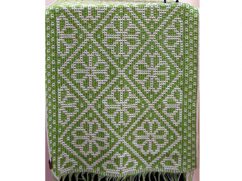 Darbs mozaīktamborēšanas tehnikā.