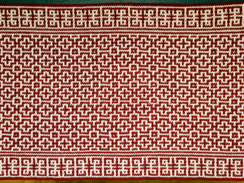 Darbs mozaīktamborēšanas tehnikā.