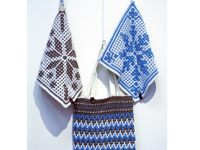 Darbi mozaīktamborēšanas tehnikā.