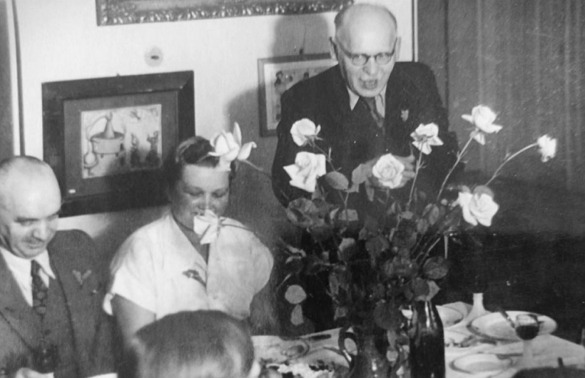 Pauls Stradiņš viesībās. Foto tapis ap 1955. gadu.