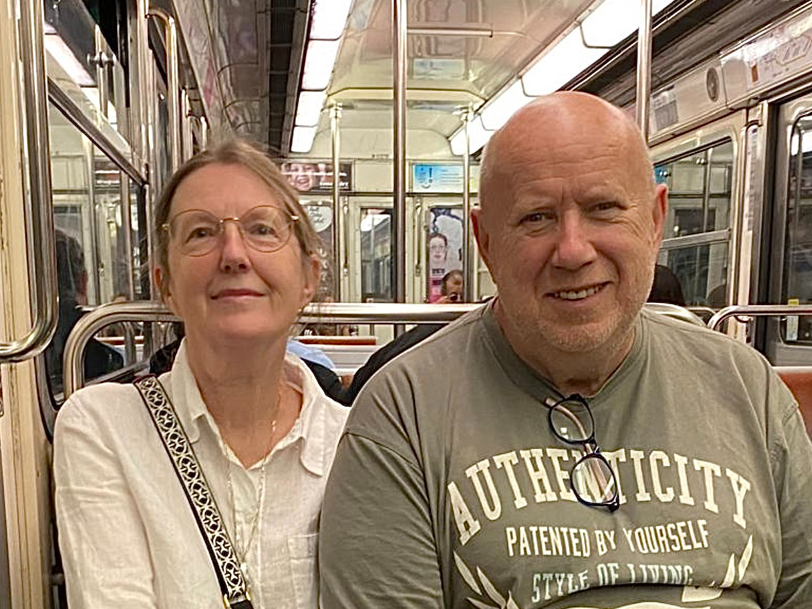 Ar sievu Anitu Paegli Parīzes metro.