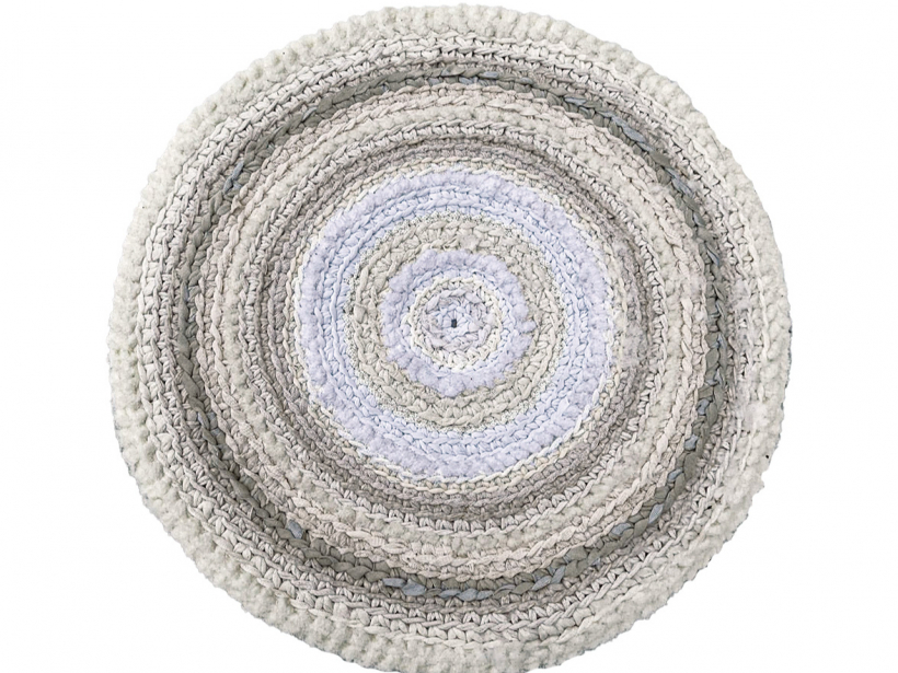 Tamborēts paklājs.