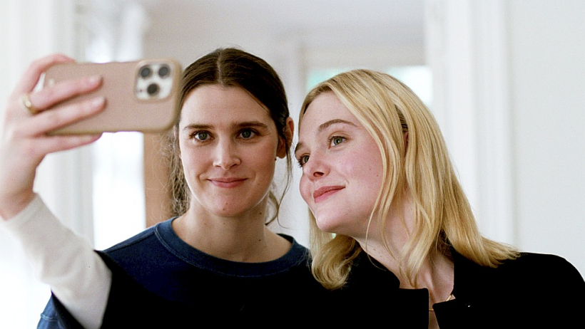 Kā labākās otrā plāna aktrises "Oskaram" nominētas Elle Faninga un Inga Ibsdottera Lilleāsa Joahima Trīra filmā "Sentimentāla vērtība".