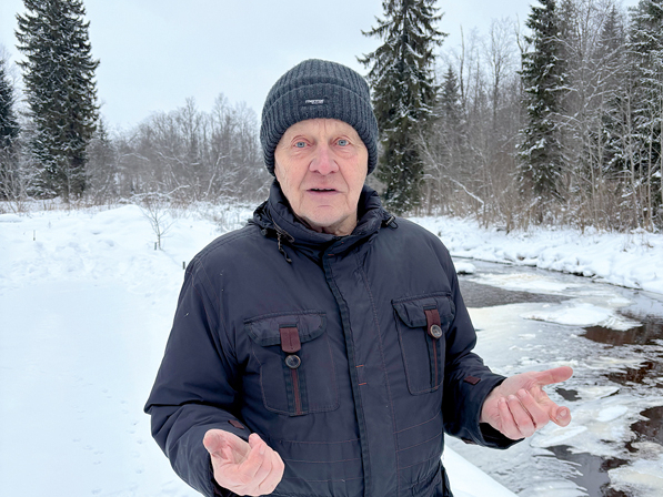 Jānis Leišavnieks: "Atkarībā no ūdens daudzuma darbinu vienu, divas vai trīs turbīnas. Ziemas laikā nereti pietiek ar vienu turbīnu, kas stundas laikā ražo aptuveni 70 kilovatstundas elektroenerģijas."
