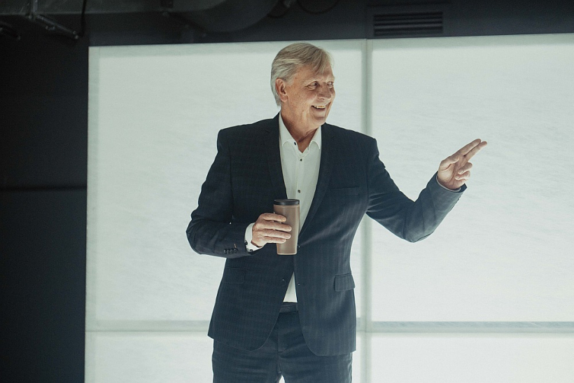 Juris Lisners direktora lomā.