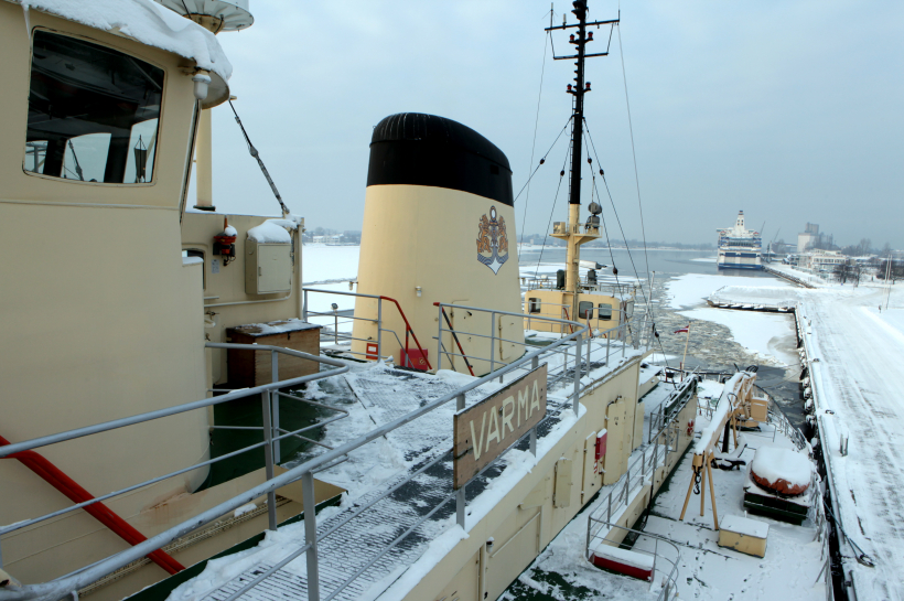 Ledlauzis "Varma" Rīgas pasažieru ostā.
