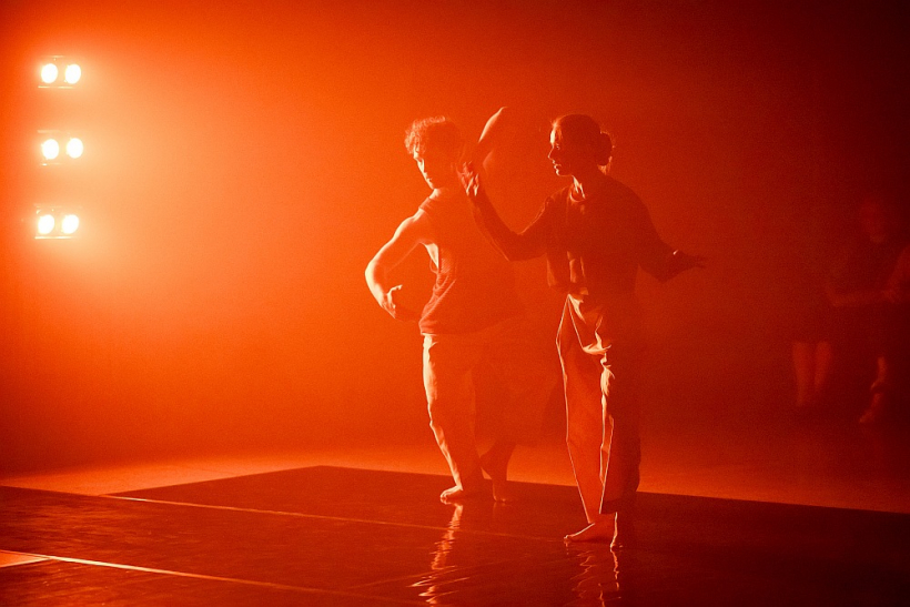 Laikmetīgās dejas izrāde "Oblicus".