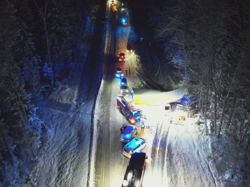 Traģiskā avārija uz Ventspils šosejas pērnā gada sākumā, kurā cieta Ventspils Mūzikas vidusskolas kora “Nošu planēta” jaunieši.