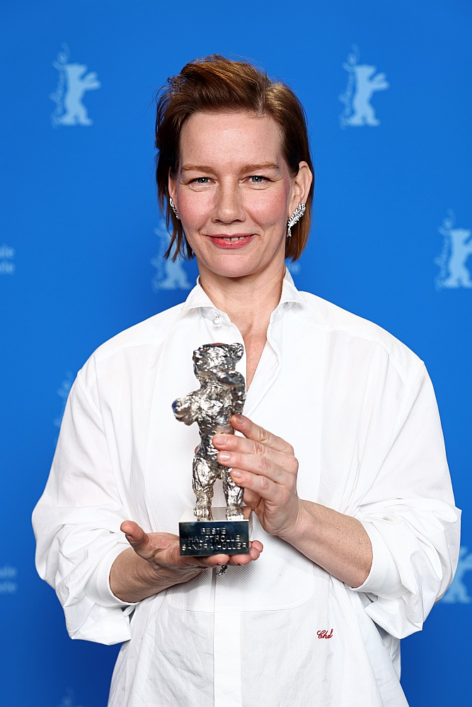 "Sudraba lāča" balvu kā labākā aktrise saņēma vācu aktrise Sandra Hillere par lomu filmā "Rose".