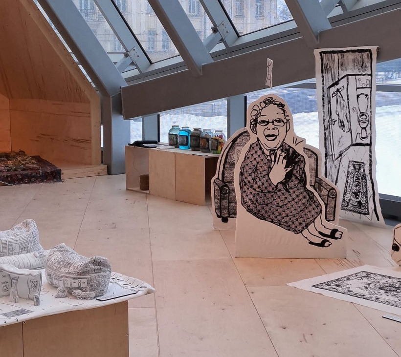 Daļa no ekspozīcijas "Taustāmie stāstījumi" LNB Oranžērijā.