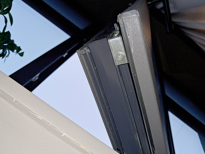 Logu periodiski regulē.