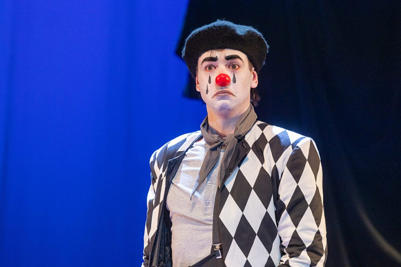 Rūdis Bīviņš Muzikālā klauna Fernando lomā.