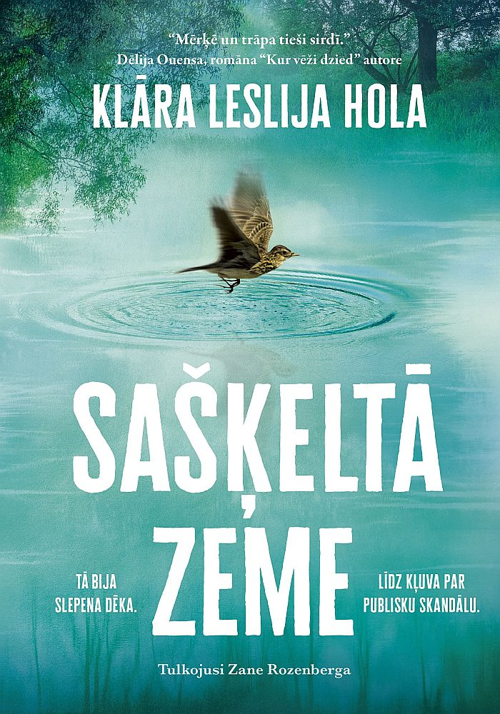 Klāra Leslija Hola, "Sašķeltā zeme". 