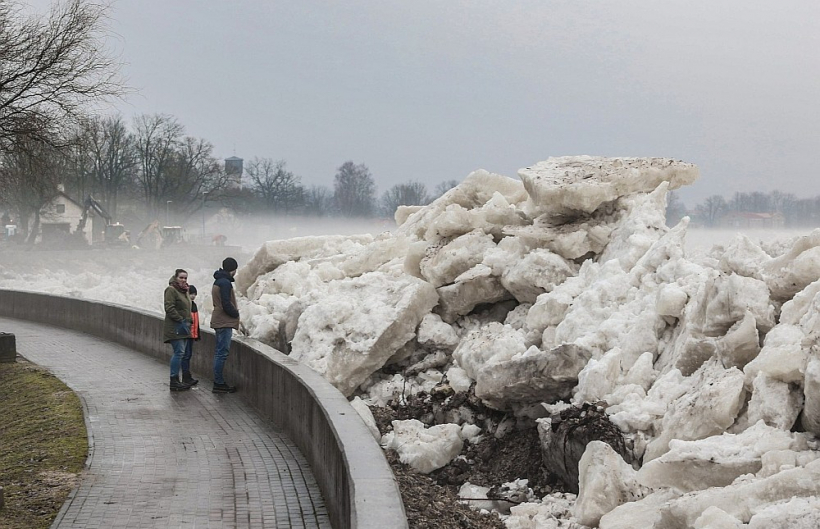 Pļaviņas un Daugavas ledus pirms diviem gadiem – 2024. gada februārī.