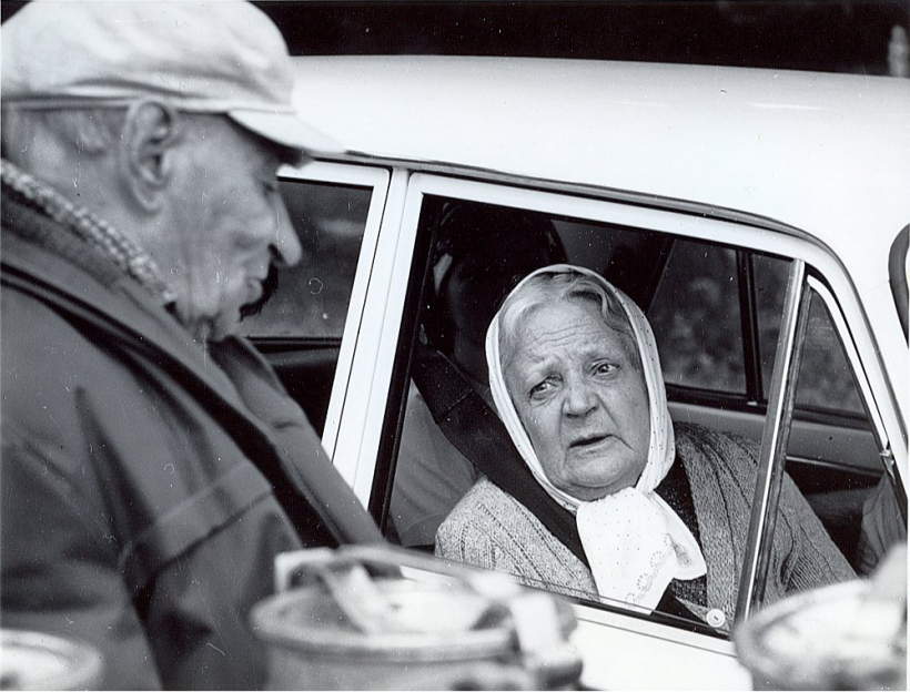 Kadrs no Jāņa Streiča filmas "Limuzīns Jāņu nakts krāsā".