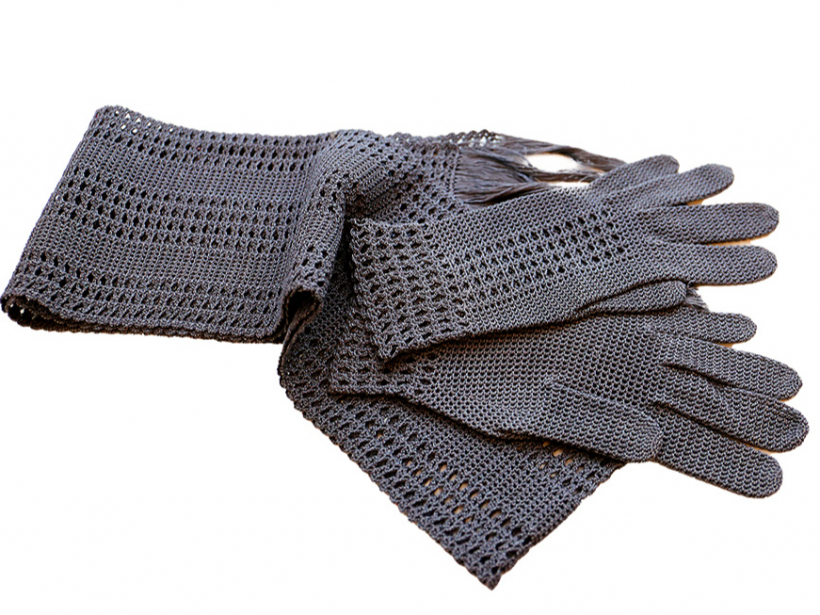 Smalks pirkstaiņu un šalles komplekts.