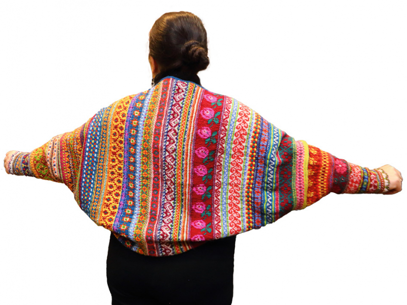 Jakai viena puse ir Rucavas, otra – Alsungas cimdu rakstos. 