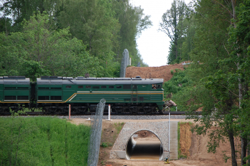 Tunelis zem dzelzceļa Baltkrievijas pierobežā.