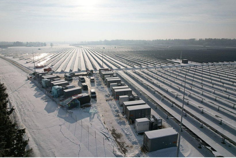 Starp Baltijas valstīm celmlauži BESS integrācijā saules parkos ir lietuvieši. Attēlā – Anīkšču saules parks.